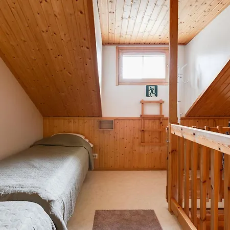 Lomailevi E 18 Visit